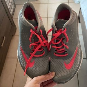 Nikes womens tennis shoes